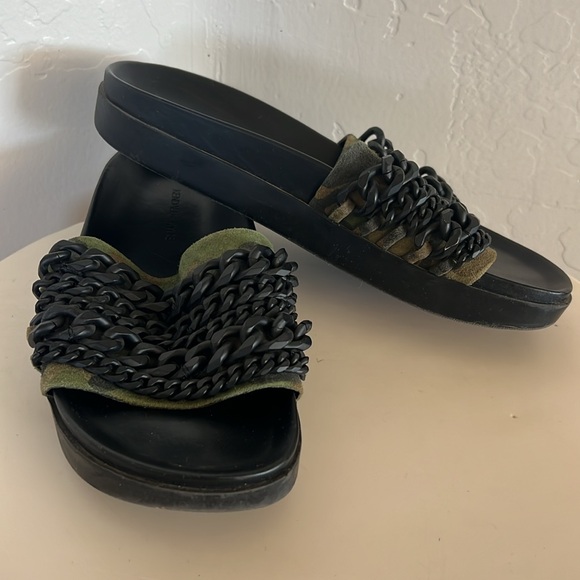 Kendall + Kylie camp with chain detailing slide sandal in Sz 7.5 - Picture 4 of 4